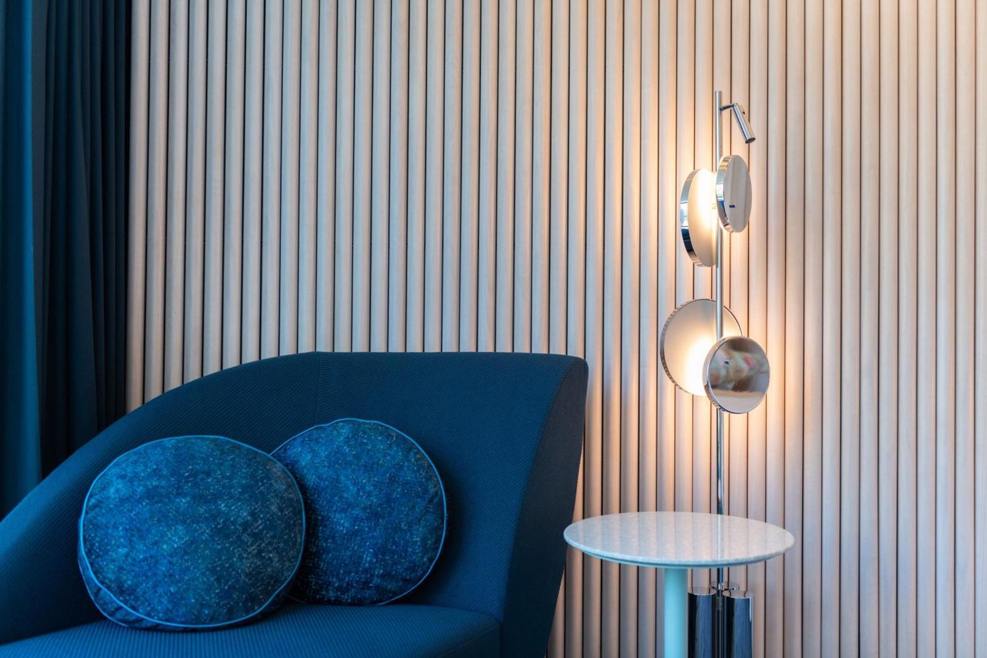 W Sydney Otel Dış mekan fotoğraf A floor lamp